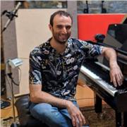 Músico profesional imparte clases de Piano Clásico, Jazz, Músicas Afroamericanas, Acompañamiento a la Danza, Armonía y Teoría Musical